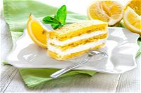 Torta al limone con crema allo yogurt