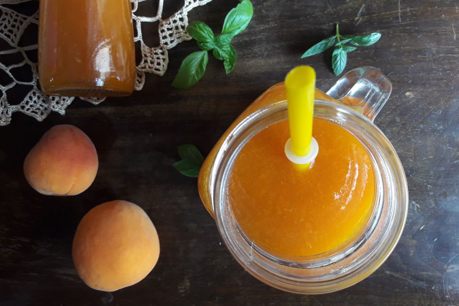 Succo di albicocche fatto in casa