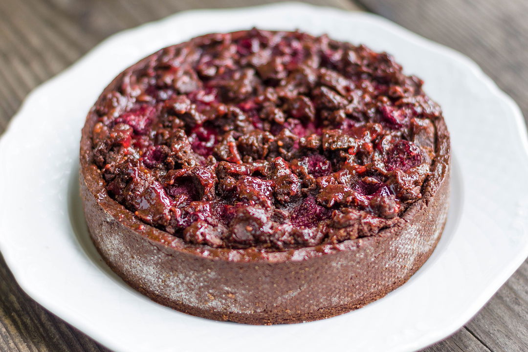 Crostata frangipane lamponi e cioccolato senza lattosio e senza uova