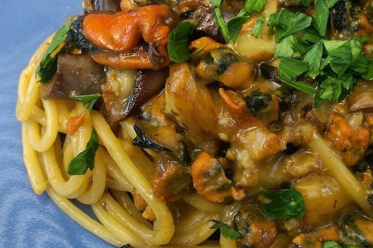Spaghettoni melanzane e cozze - Fidelity Cucina