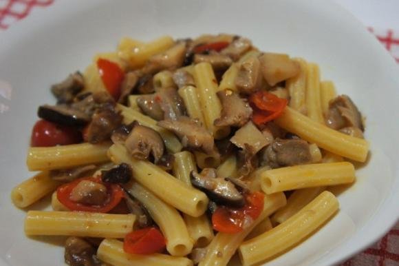 Pasta Ai Funghi Cardoncelli Con Pomodorini E Peperoncino Fidelity Cucina