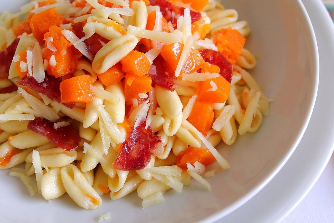 Cavatelli con zucca e salamino piccante