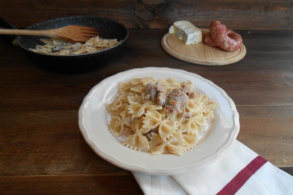 Pasta cremosa con salsiccia e gorgonzola - Fidelity Cucina