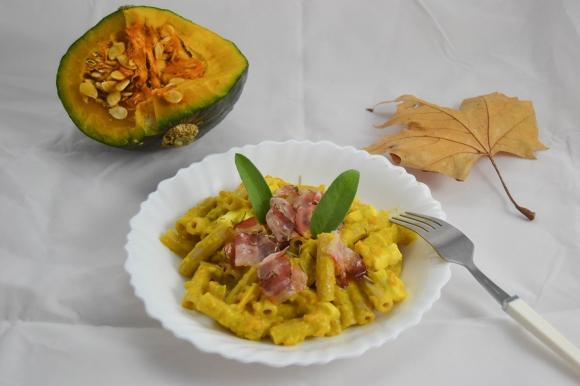 Sedani alla zucca, camembert e pancetta tirolese
