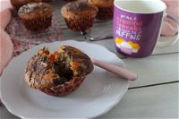 Muffin senza burro con pezzi di cioccolato e cuore di nocciolata