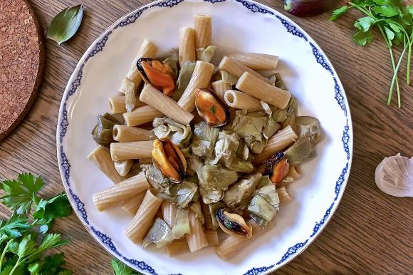 Tortiglioni integrali con carciofi e cozze