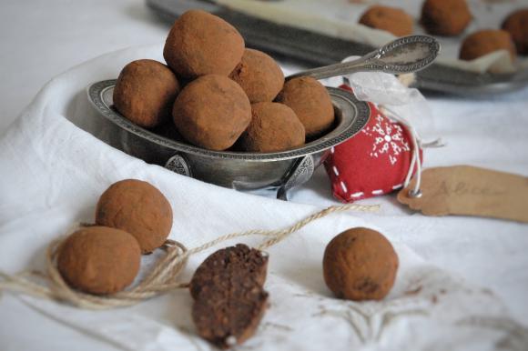 Tartufini di castagne, cioccolato e amaretti