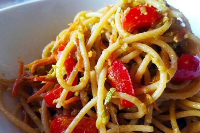 Spaghetti-di-farro-con-verdure