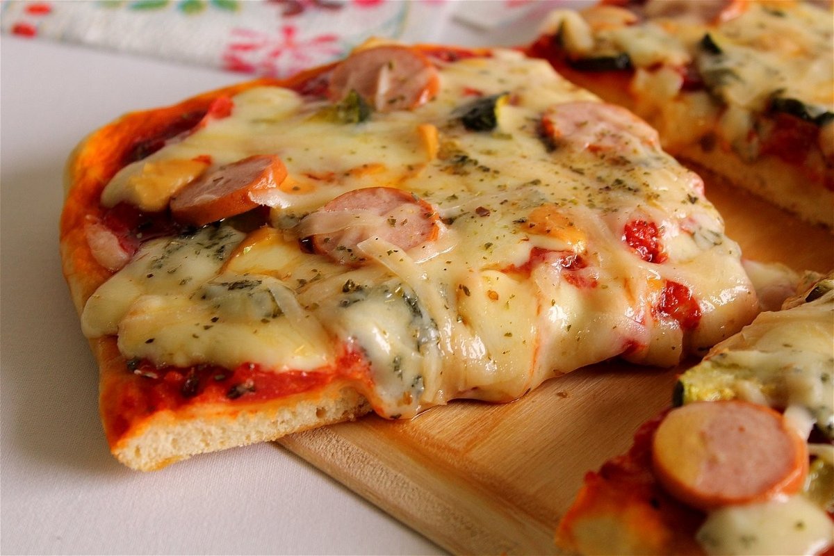 Pizza Senza Lievitazione Con Formaggi Zucchine E Wurstel Fidelity Cucina