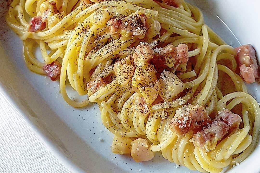 Spaghetti alla carbonara con latte e parmigiano - Fidelity Cucina