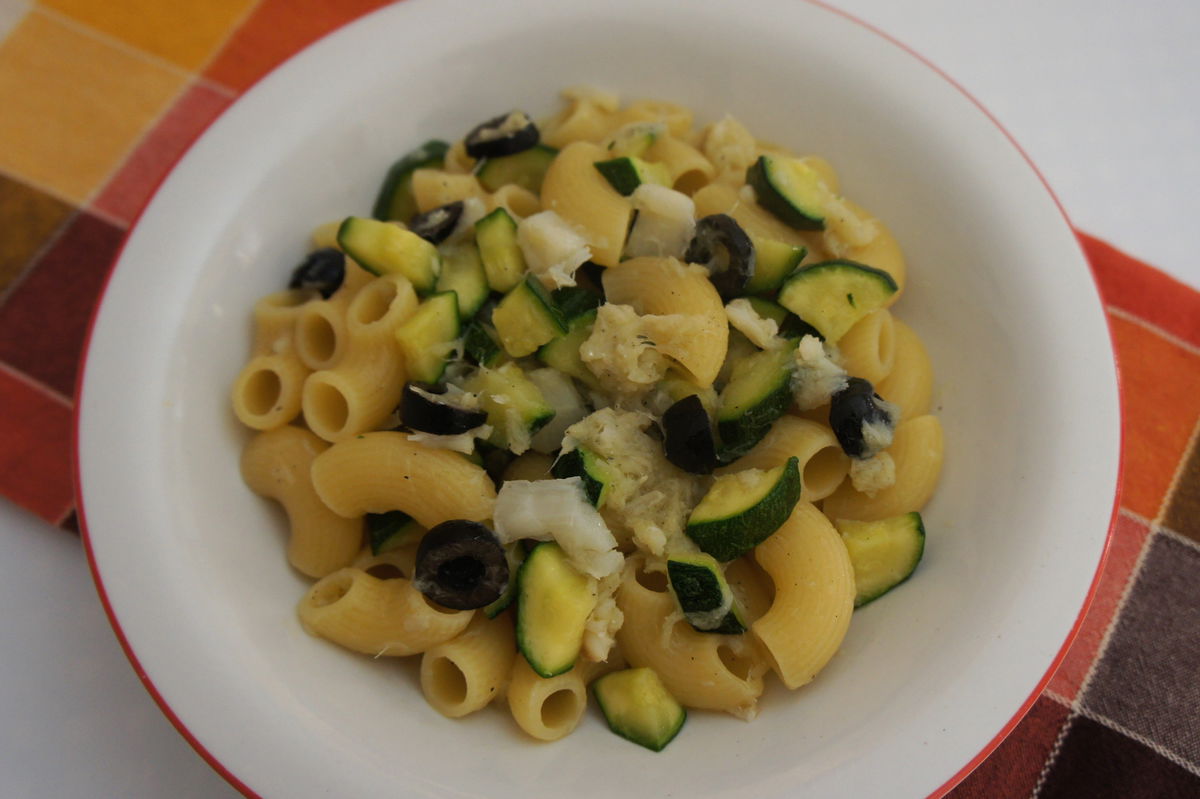 Pasta con zucchine, olive e filetti di merluzzo Fidelity Cucina
