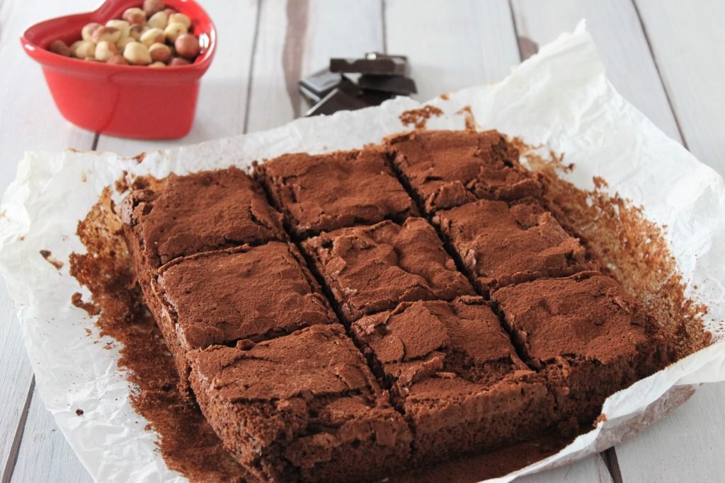 Brownies senza burro, con doppio cioccolato, ricotta e nocciole
