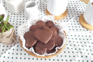 Cuoricini di frolla al cacao
