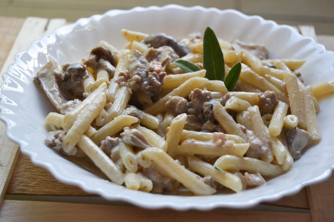 Penne Con Funghi Salsiccia E Robiola Fidelity Cucina