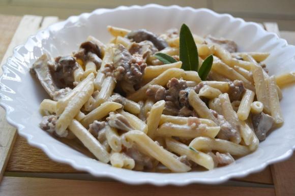 Penne Con Funghi Salsiccia E Robiola Fidelity Cucina