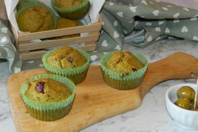 Muffin al pesto e olive
