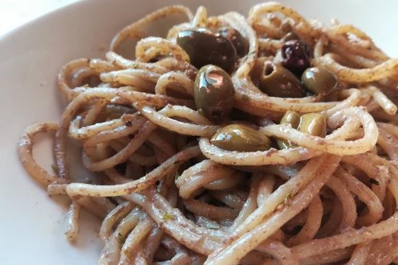 Spaghetti con philadelphia e patè di olive taggiasche
