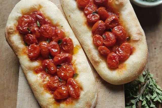 Pizza con pomodorini confit