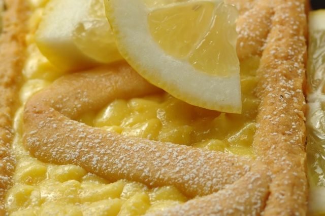 Crostata-con-crema-pasticcera-al-limone