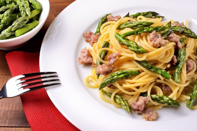 Pasta con asparagi e salsiccia: ricetta e varianti facili - Fidelity Cucina
