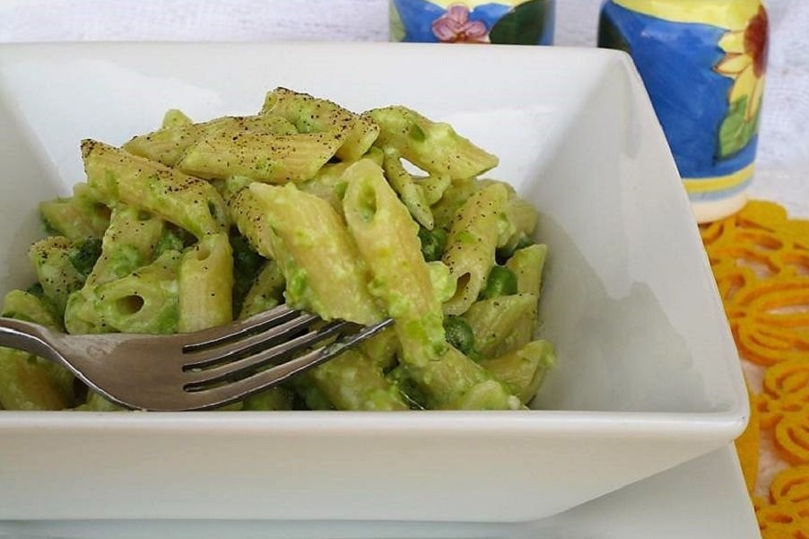 Penne in crema di piselli e stracchino - Fidelity Cucina