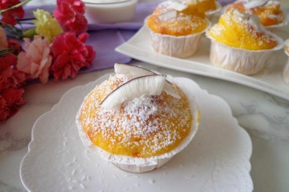 Muffin allo yogurt con mango e cocco