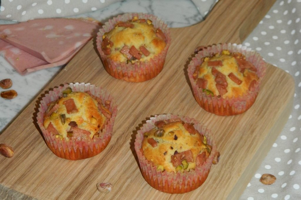 Muffin salati con mortadella