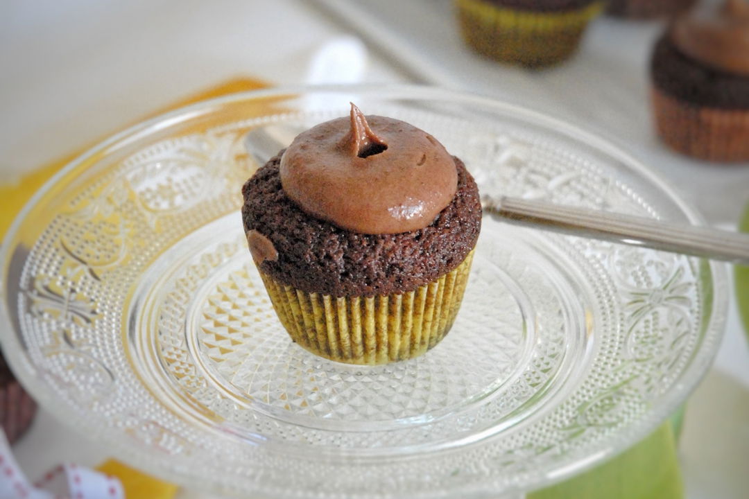 Cupcake al cacao con frosting al cioccolato