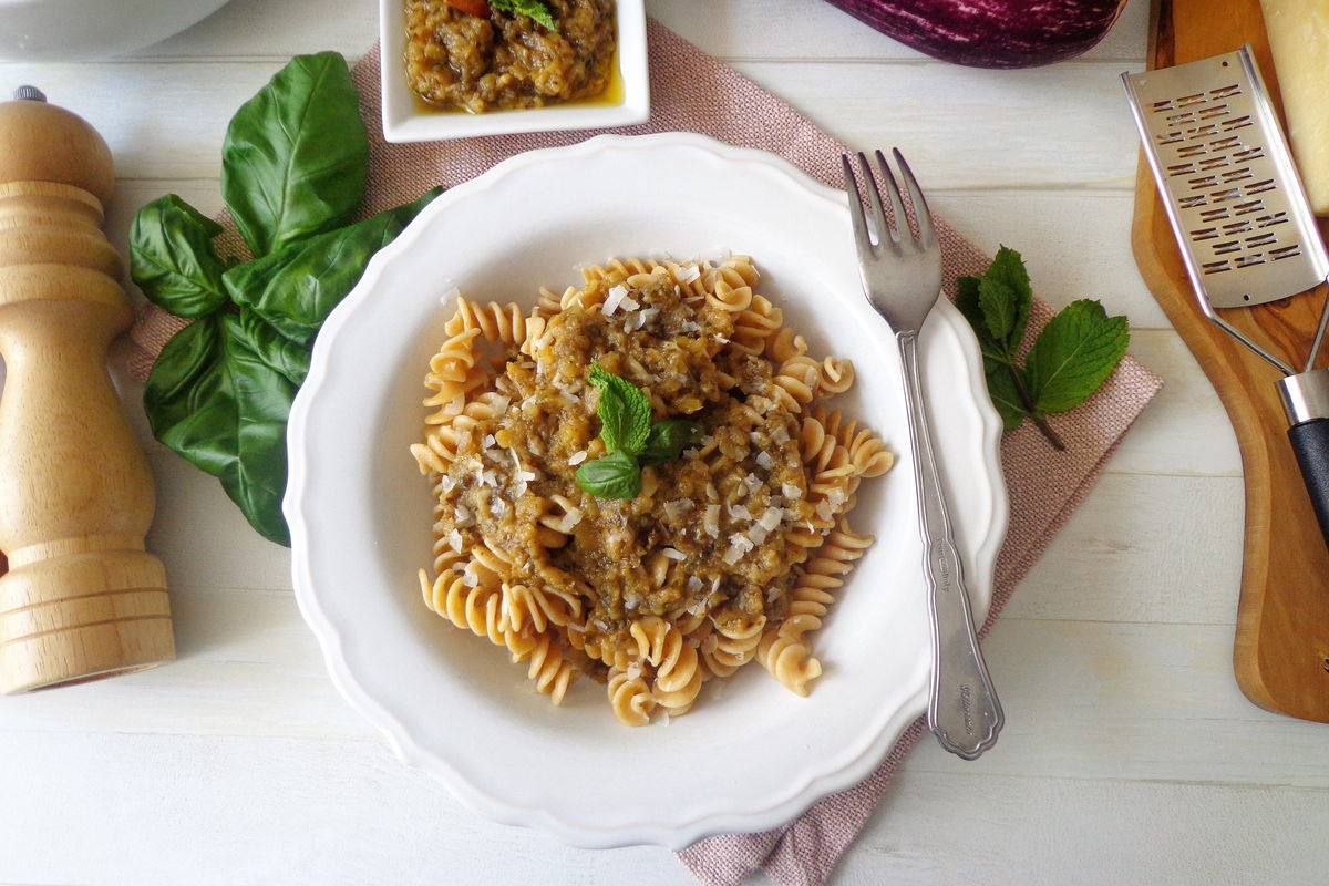 Fusilli Con Pesto Di Melanzane E Mandorle Fidelity Cucina