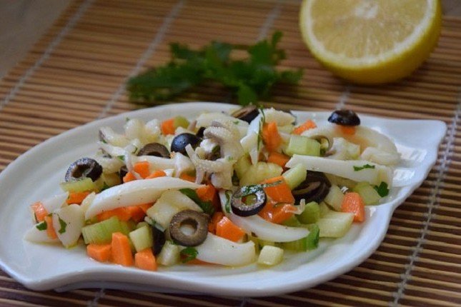 Insalata di seppie con carote, sedano e olive - Fidelity Cucina