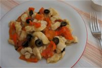 Bocconcini di pollo con peperoni e olive
