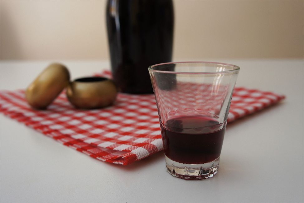 Liquore al vino rosso e cherry