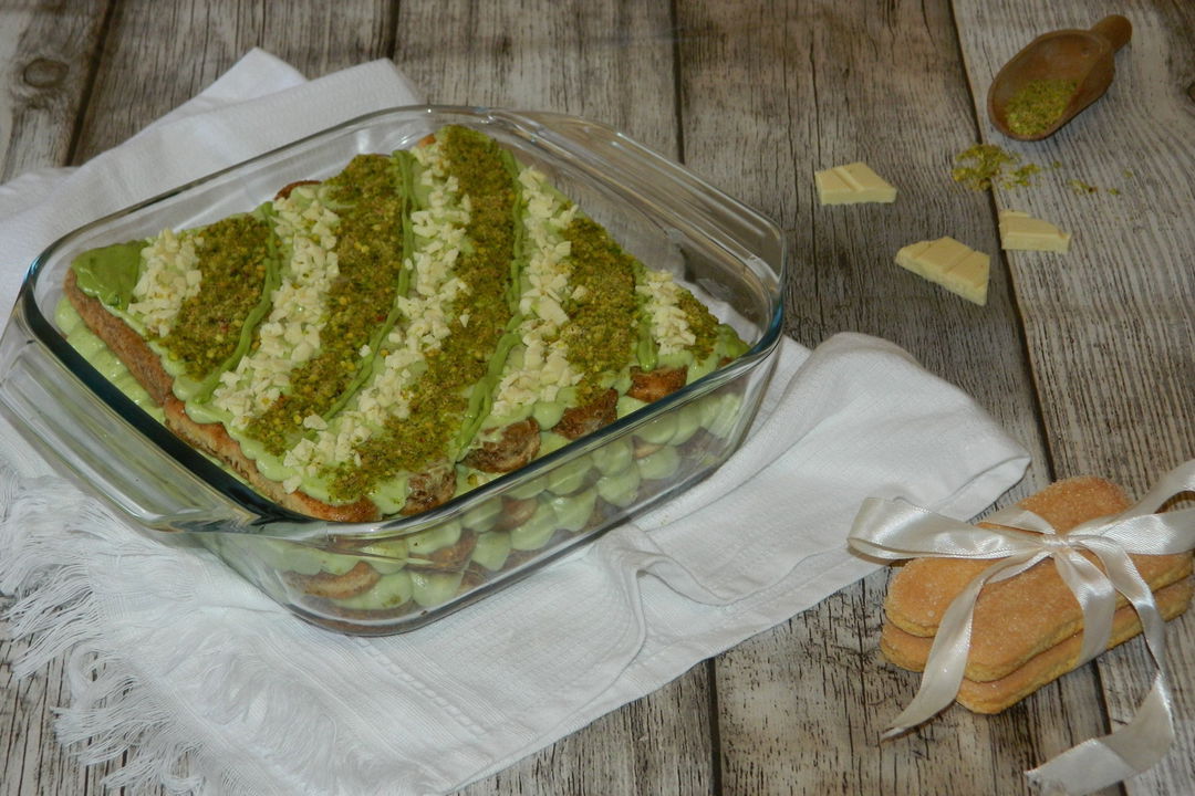 Tiramisù al pistacchio e cioccolato bianco