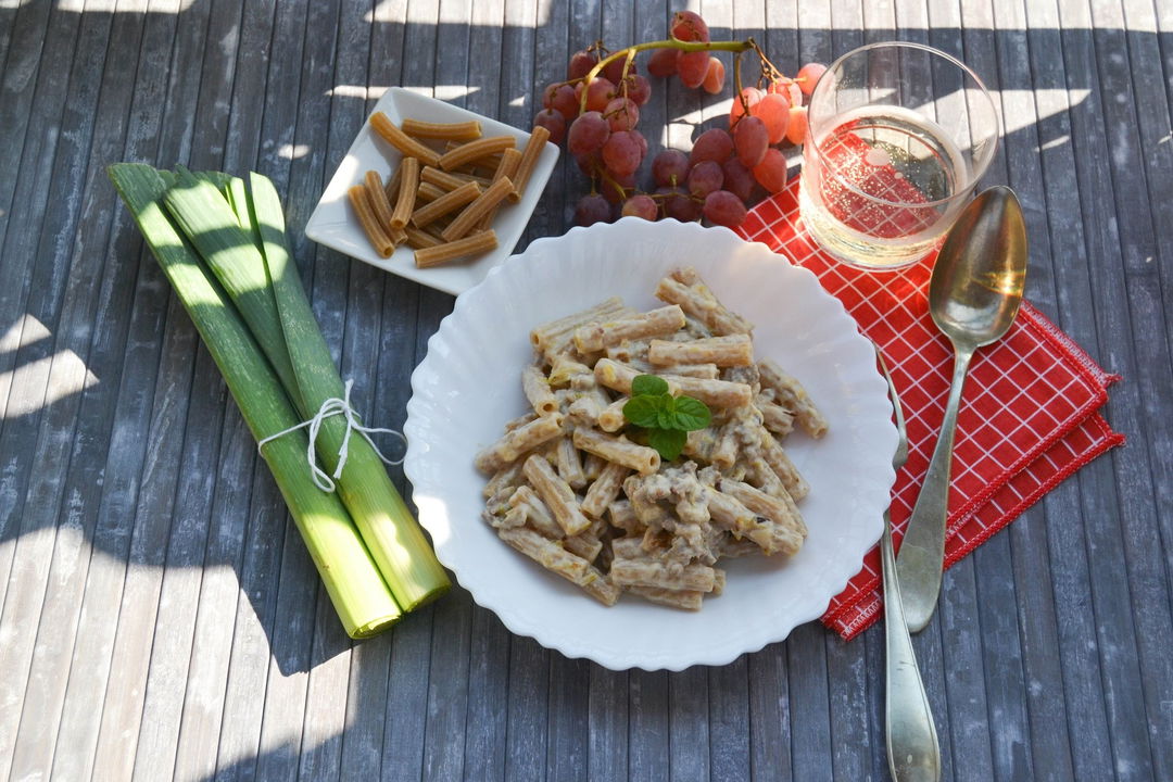 Sedani con crema di porri e salsiccia
