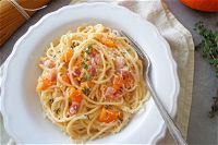 Spaghetti con uova, zucca e pancetta
