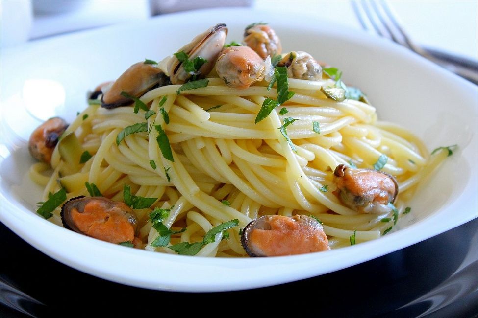 Spaghetti con cozze e zucchine