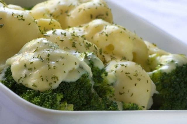 Broccoli al forno con mozzarella e patate