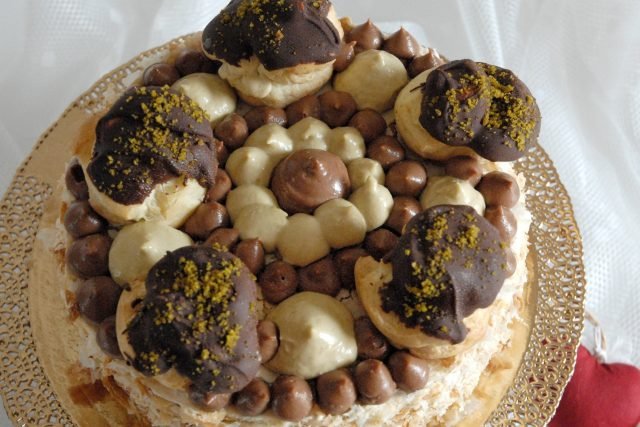 Torta saint-Honorè cioccolato e pistacchio