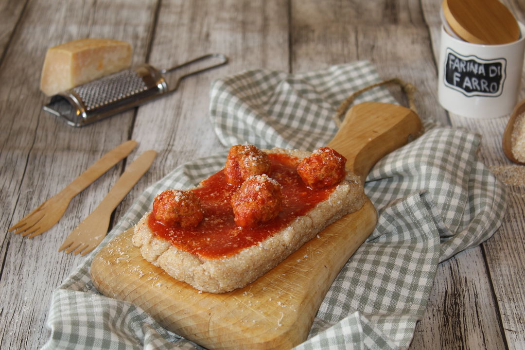 Polenta di farro con polpettine