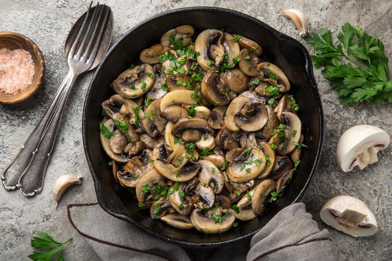 Come cucinare i funghi: ricette al forno e in padella
