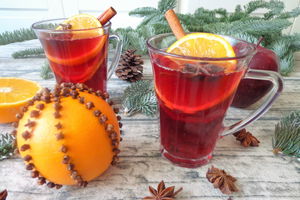 Vin brulé con spezie e frutta