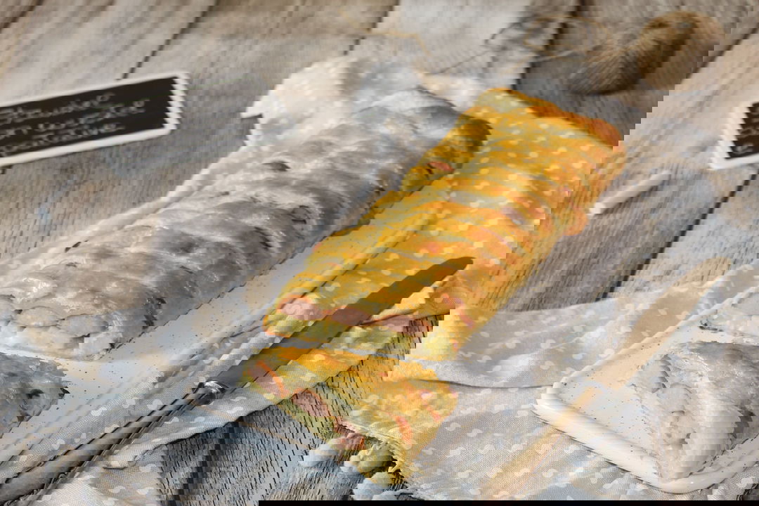 Strudel salato con wurstel e patatine