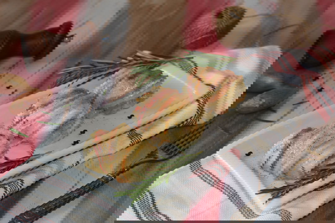 Involtini di pollo con pancetta e sottilette