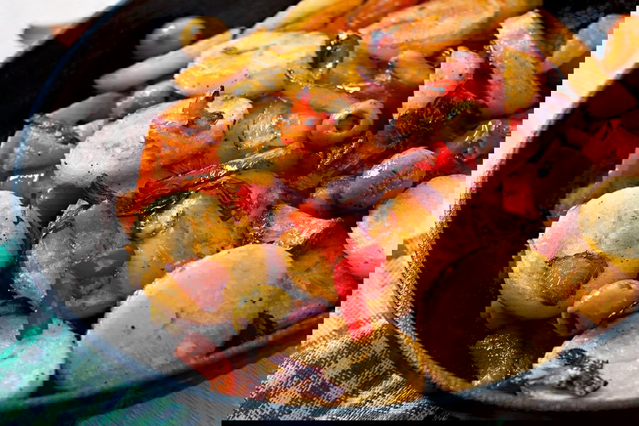 Patate apparecchiate in padella