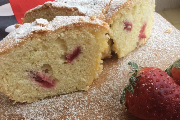 Ciambella Soffice Con Panna E Fragole Fidelity Cucina