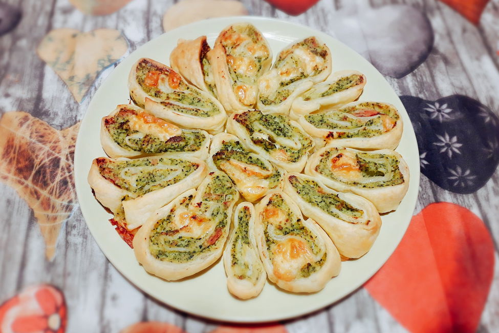 Margherita di sfoglia con broccoli e scamorza