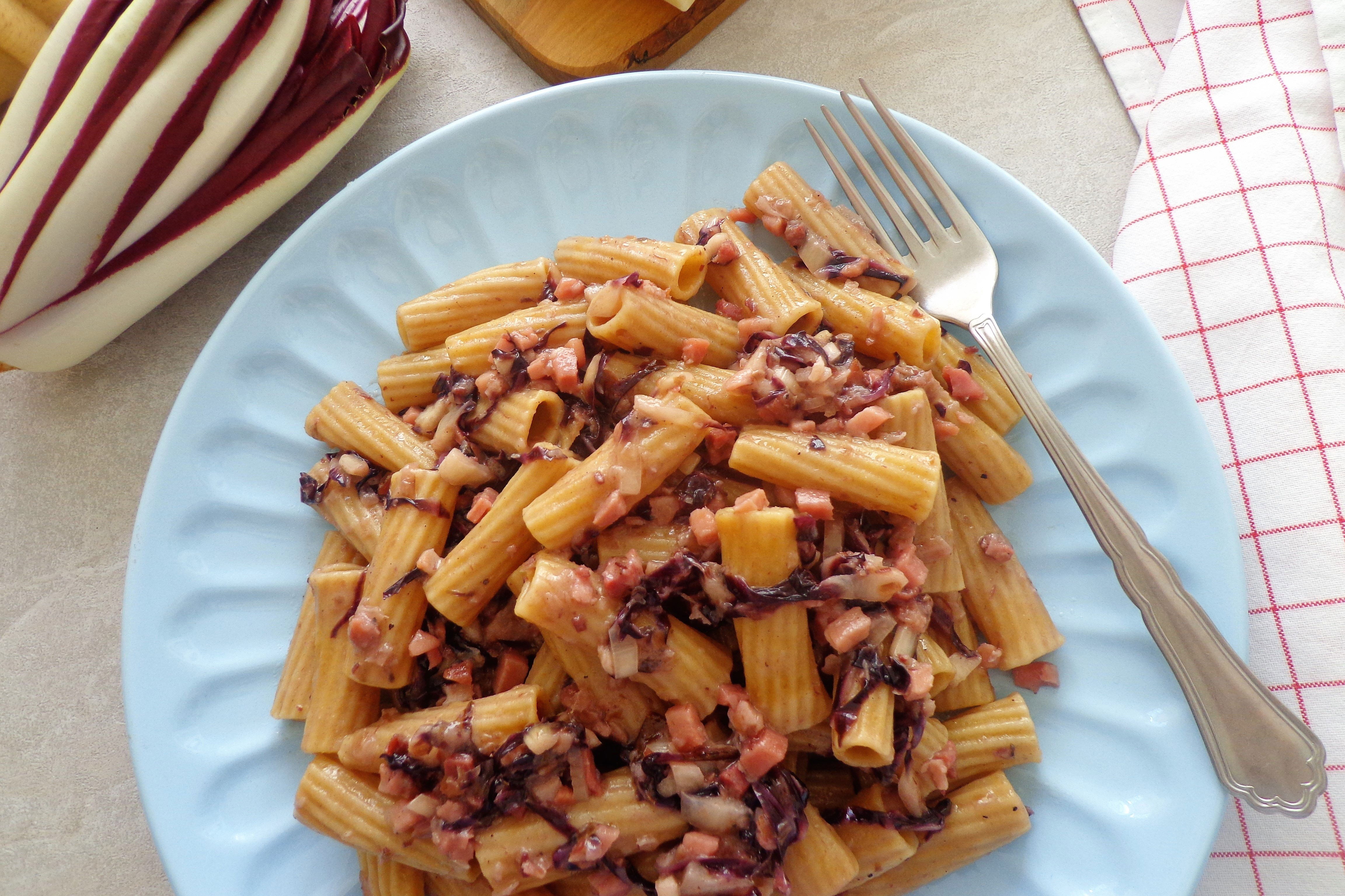 Rigatoni con crema di radicchio e speck - Fidelity Cucina