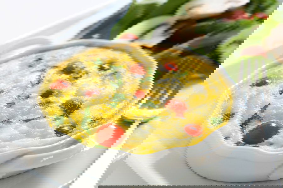 Frittata soffiata al forno con pomodorini e basilico