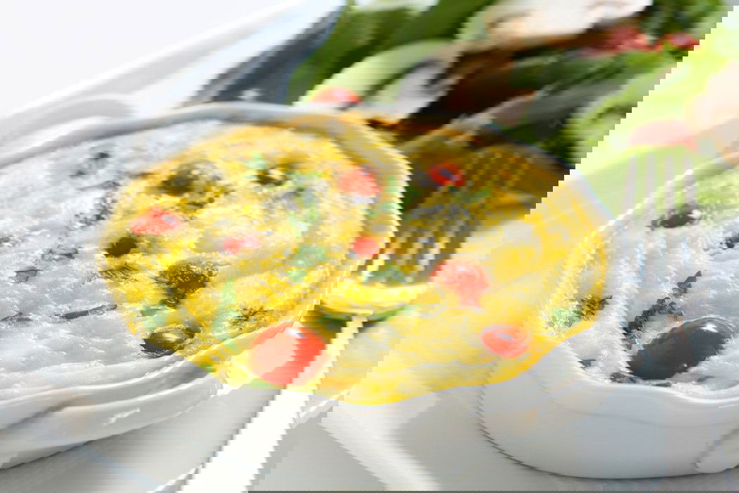 Frittata soffiata al forno con pomodorini e basilico