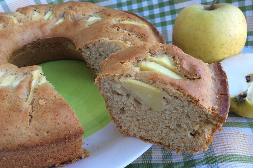Ciambella con miele e mele senza burro
